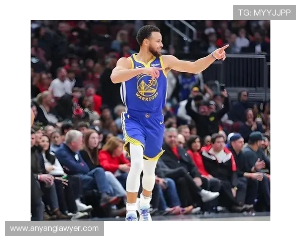 勇士与开拓者激战四月二十日谁能在季后赛争夺中占得先机 勇士与开拓者激战四月二十日谁能在季后赛争夺中占得先机