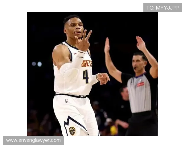 威少在2018年季后赛对阵勇士的精彩表现与关键时刻回顾